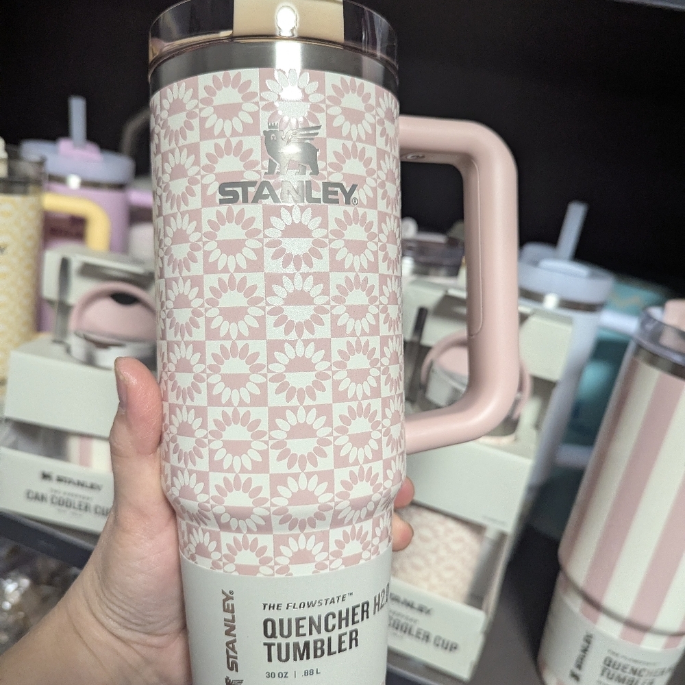 New STANLEY cup The Quencher H2.0 Flowstate Tumbler 30 OZ - Peach Whip Sunflower